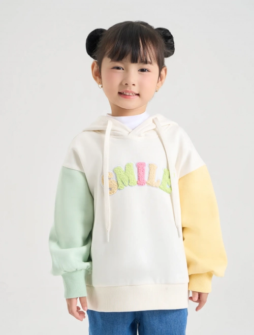 Áo nỉ bé gái đính patch trang trí