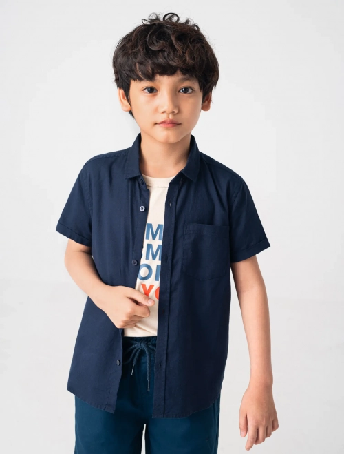 Áo sơ mi bé trai cotton cổ đức cộc tay túi ốp ngực