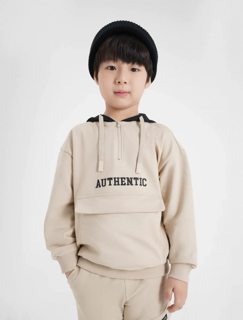 Áo nỉ bé trai phối mũ