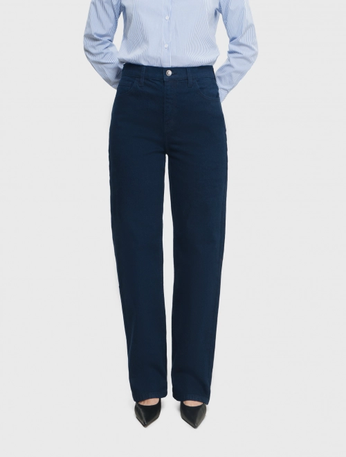 Quần jeans nữ dáng suông