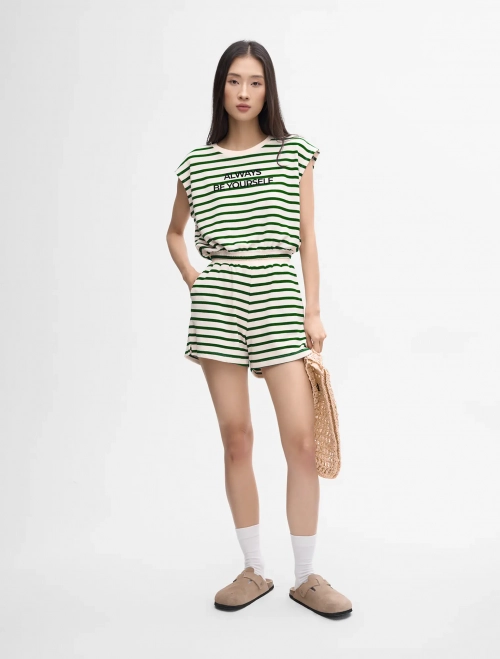 Bộ quần áo nữ dáng ngắn kẻ ngang có hình in