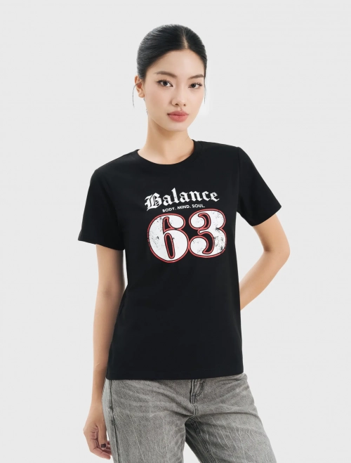 Áo phông nữ dáng suông có hình in