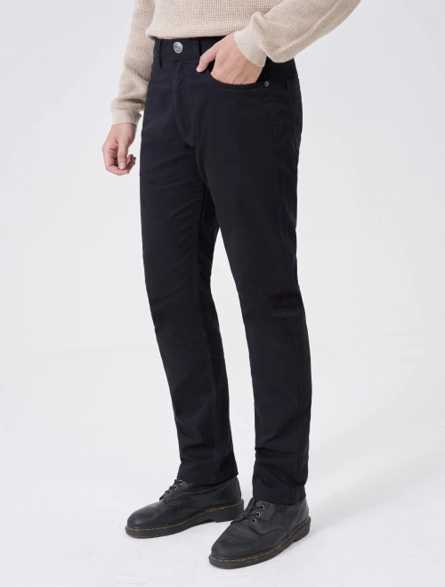 Quần khaki nam dáng ôm