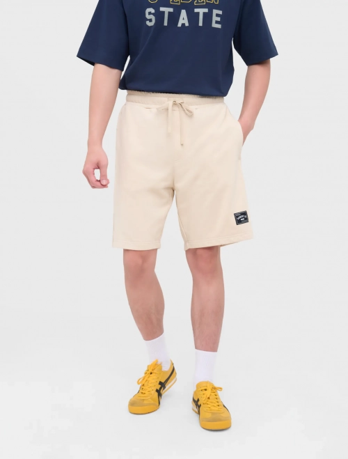 Quần soóc nam dáng basic trang trí gấu quần