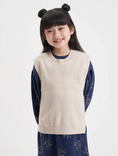 Áo len gilet bé gái xẻ gấu
