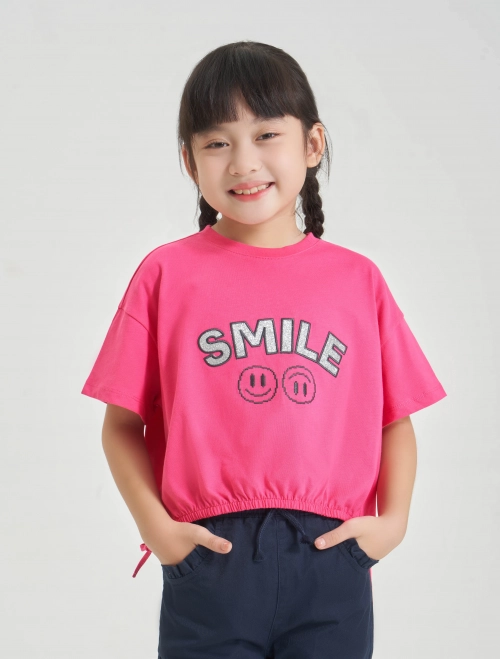 Áo phông bé gái cotton USA dáng ngắn đính patch