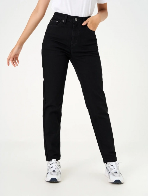 Quần jeans nữ dáng mom