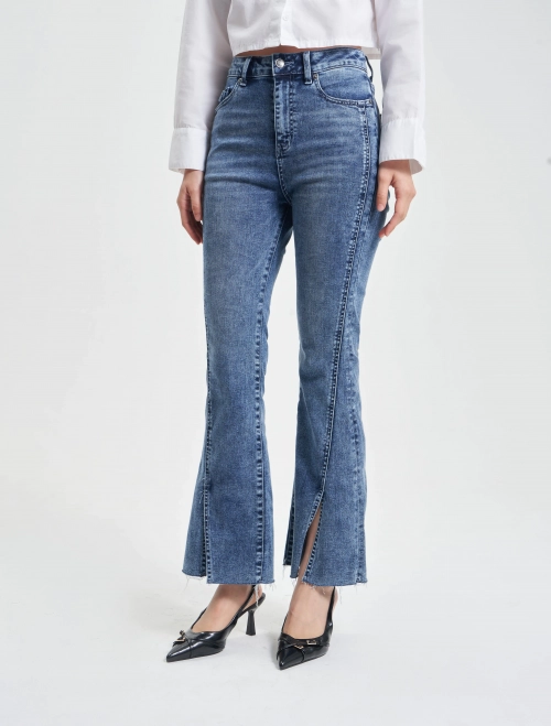Quần jeans nữ dáng flare