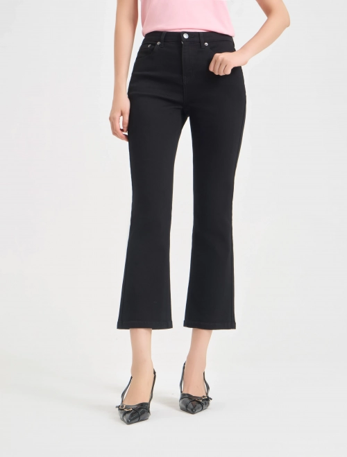Quần jeans nữ ống loe dáng ngắn