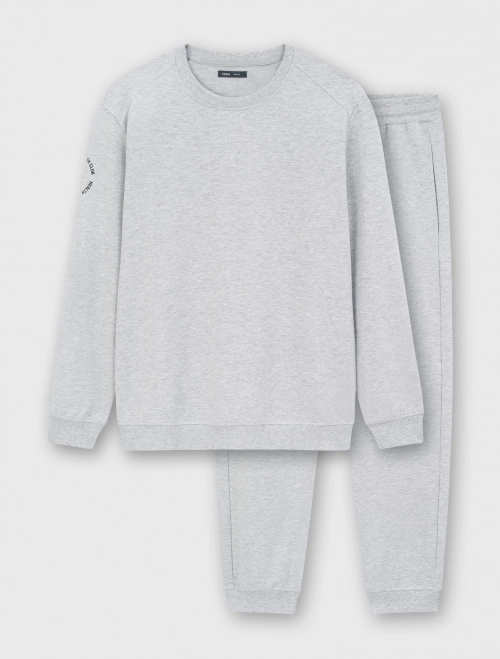 Bộ quần áo nỉ nam có hình in