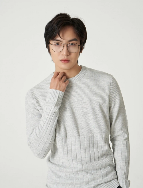 Áo len nam cổ tròn dáng suông